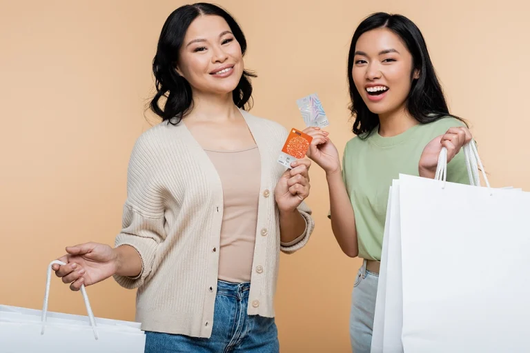 Chủ thẻ quốc tế SHB nhận ưu đãi khi mua sắm tại Aeon Mall.